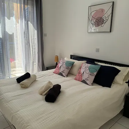 Regina Gardens 3 パ フォス